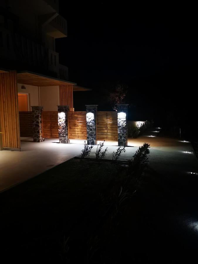 Gratelia Apartment ดัมโนนี ภายนอก รูปภาพ