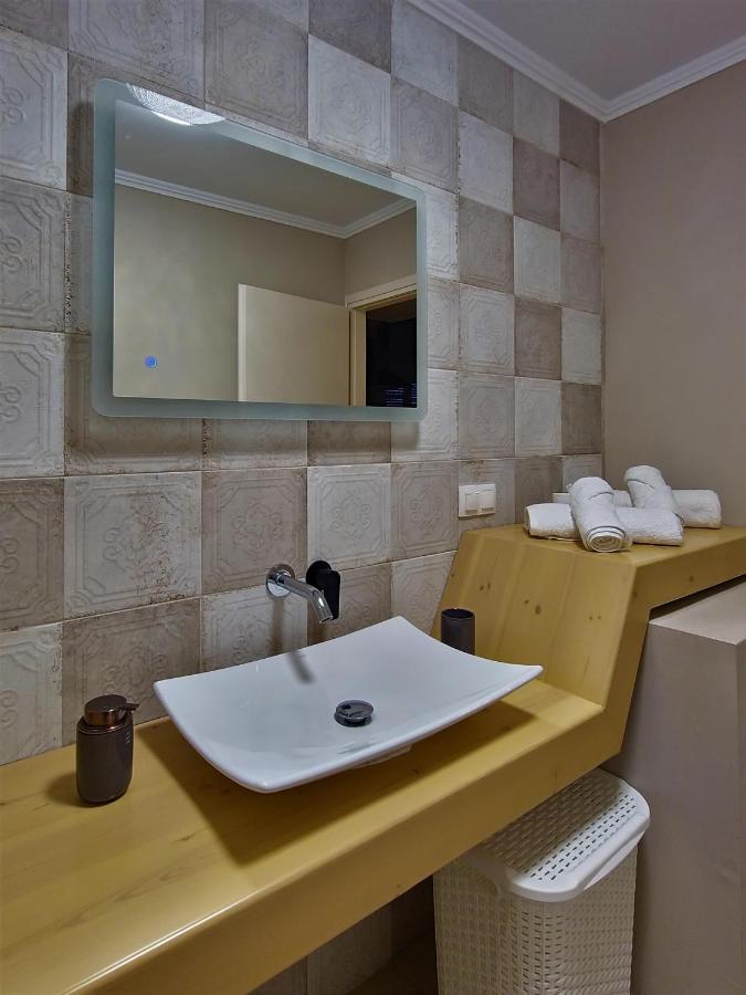Gratelia Apartment ดัมโนนี ภายนอก รูปภาพ